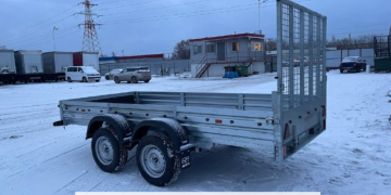 Прицеп для снегохода. МЗСА 817732 с трапом для заезда снегохода. ЦЛП АРИВА