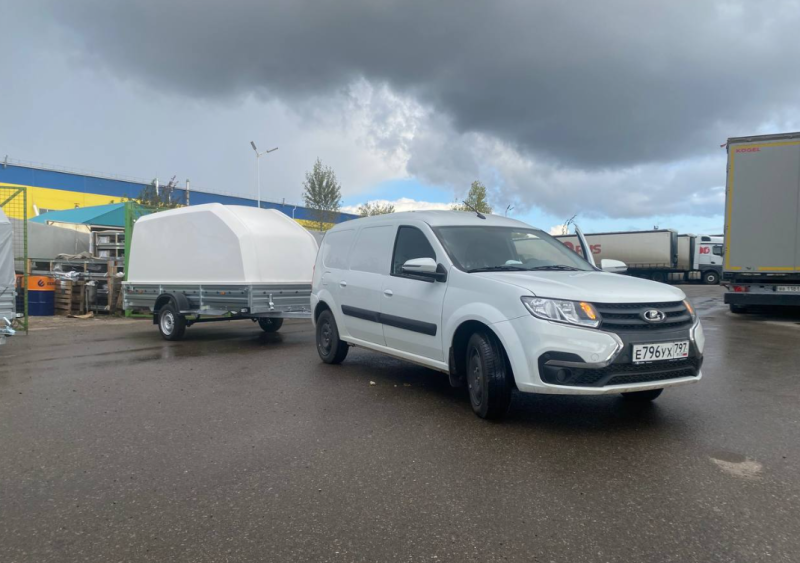 Прицеп с пластиковой крышкой МЗСА 817717.022. Преимущества: