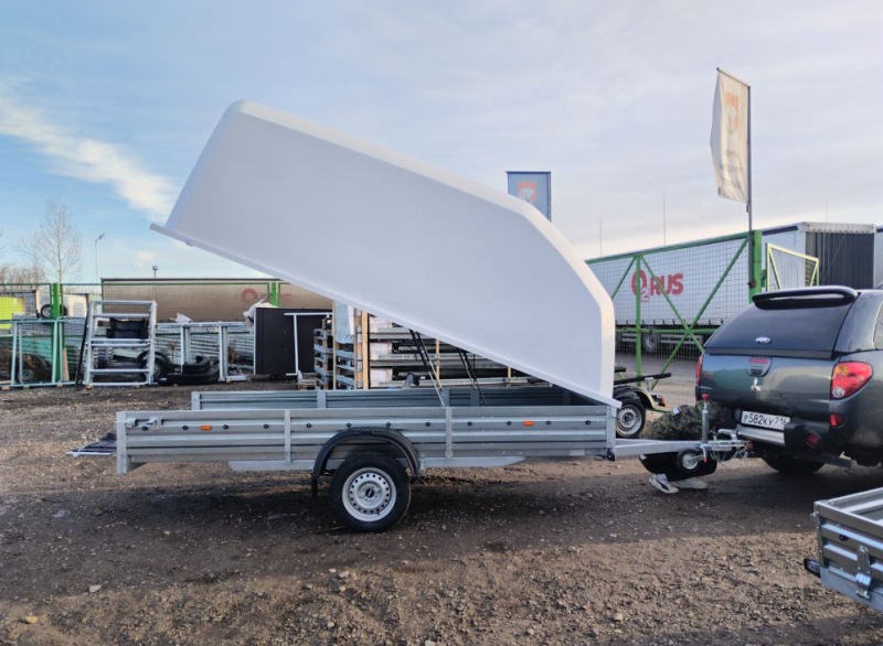 Прицеп с пластиковой крышкой МЗСА 817717.022. Особенности модели: